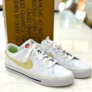 NWT Women’s Nike Court Legacy NN size 8.5